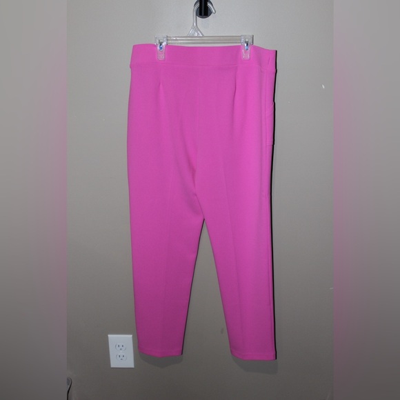 5/ 25.00 💗💗 New York & Company Fuchsia Ankle Pants - Picture 3 of 3